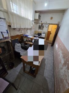 Polițiștii lucrează în mucegai și igrasie