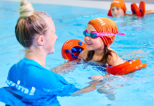 Proiect de lege: Lecții gratuite de înot pentru copiii din grădinițe și primele clase din școala primară