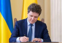 Președintele României a semnat decretul prin care a fost promulgată Legea Paraschiv. Fanii vor putea bea bere pe stadioane Foto: Facebook / Nicusor Dan