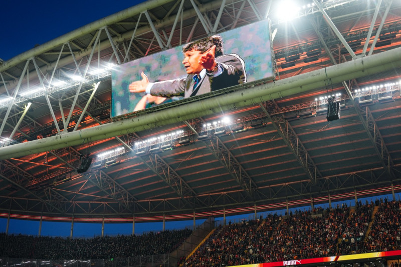 Omagiu Mircea Lucescu Istanbul Galatasaray