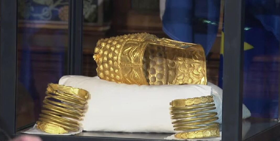 Coiful de la Coțofenești și brățările dacice furate au fost găsite