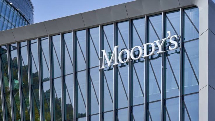 Foto: https://www.romaniajournal.ro/business/financial/moodys-keeps-romania-at-baa3-outlook-remains-negative/