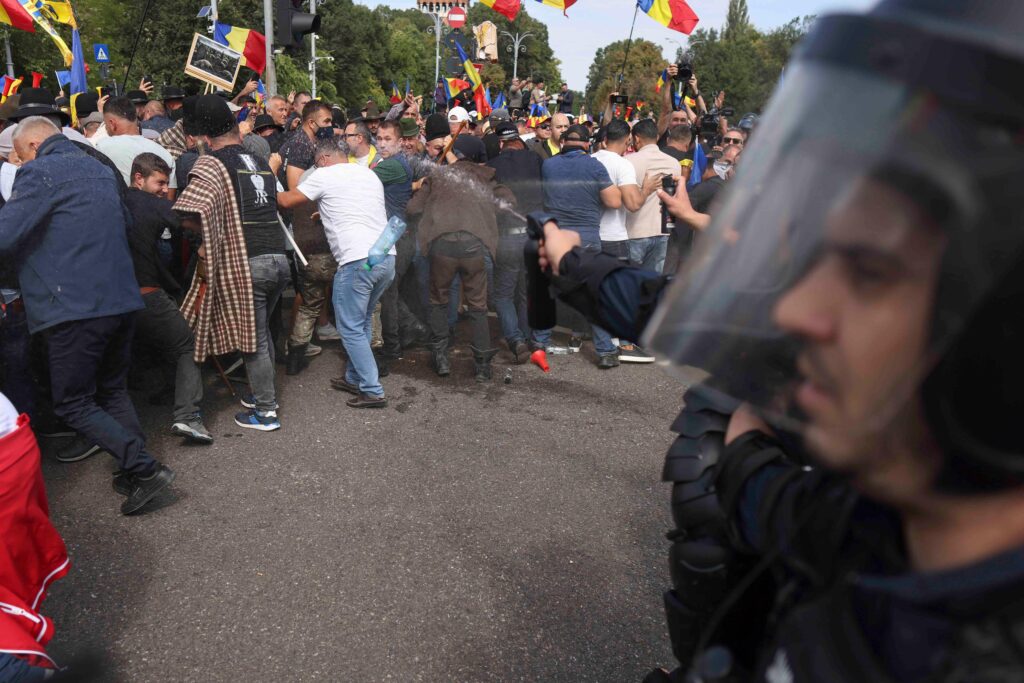 Protestul din Piața Victoriei, relatat de presa internațională | Galerie foto 1 WhatsApp Image 2026 09 15 at 13.50.19